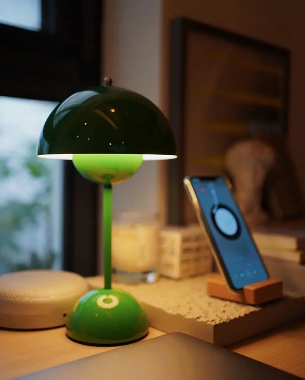 Uppladdningsbar bordslampa med svamp