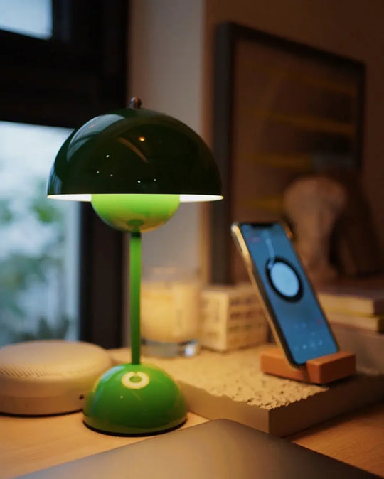 Uppladdningsbar bordslampa med svamp