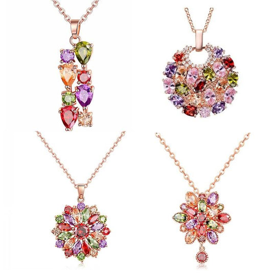 Skimrande blommigt halsband med zirkoner