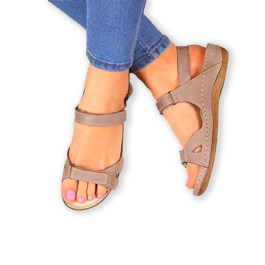 Sandaler med platt tå och kardborreband