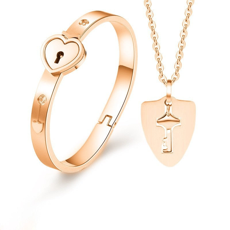 Armband och halsband med låsnyckel