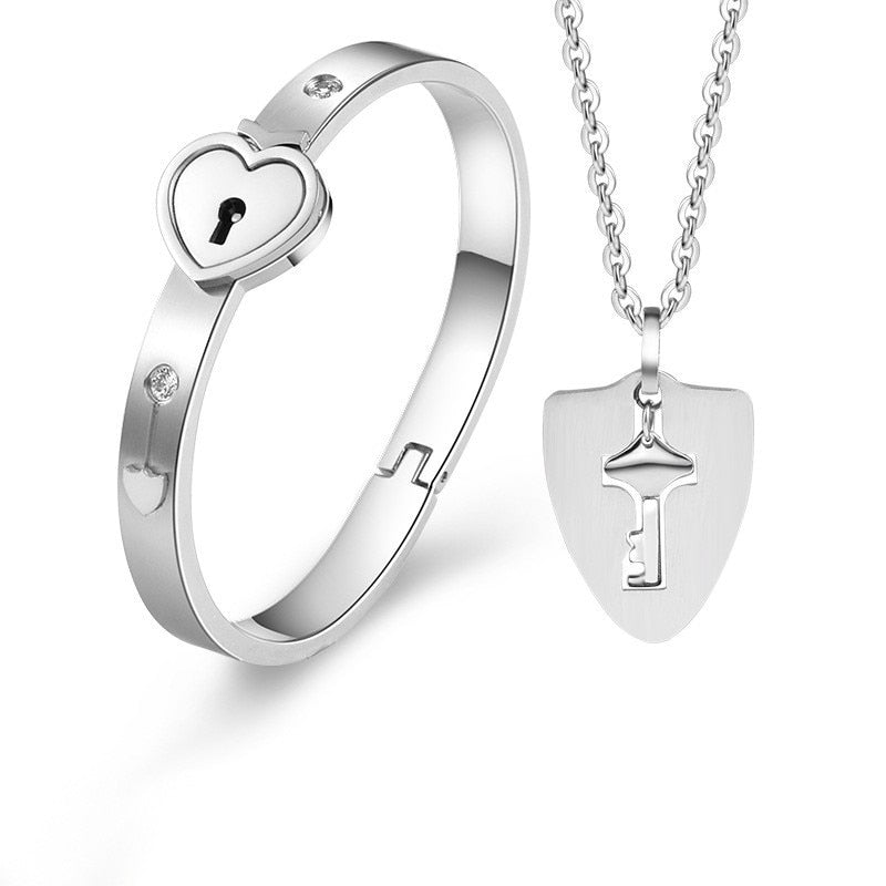 Armband och halsband med låsnyckel