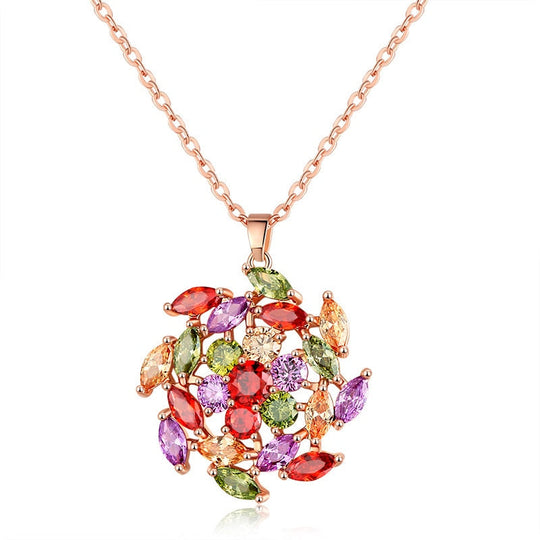 Skimrande blommigt halsband med zirkoner