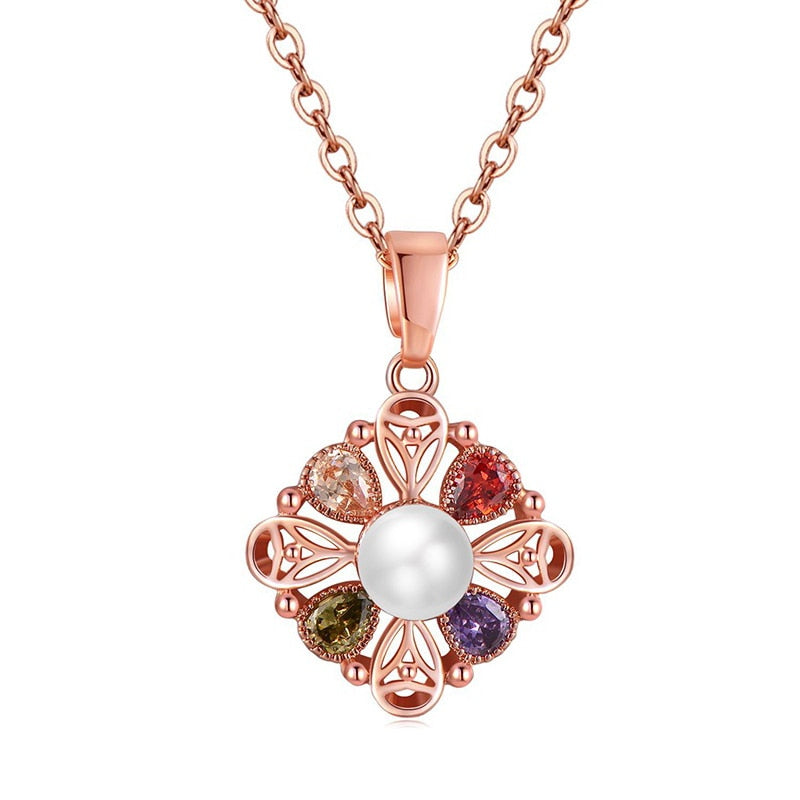 Skimrande blommigt halsband med zirkoner