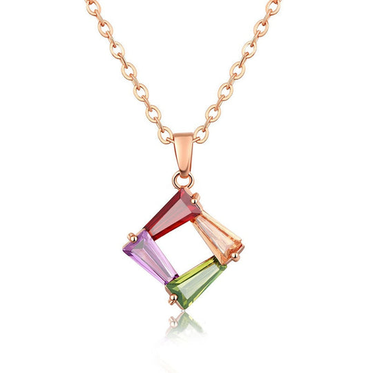 Skimrande blommigt halsband med zirkoner