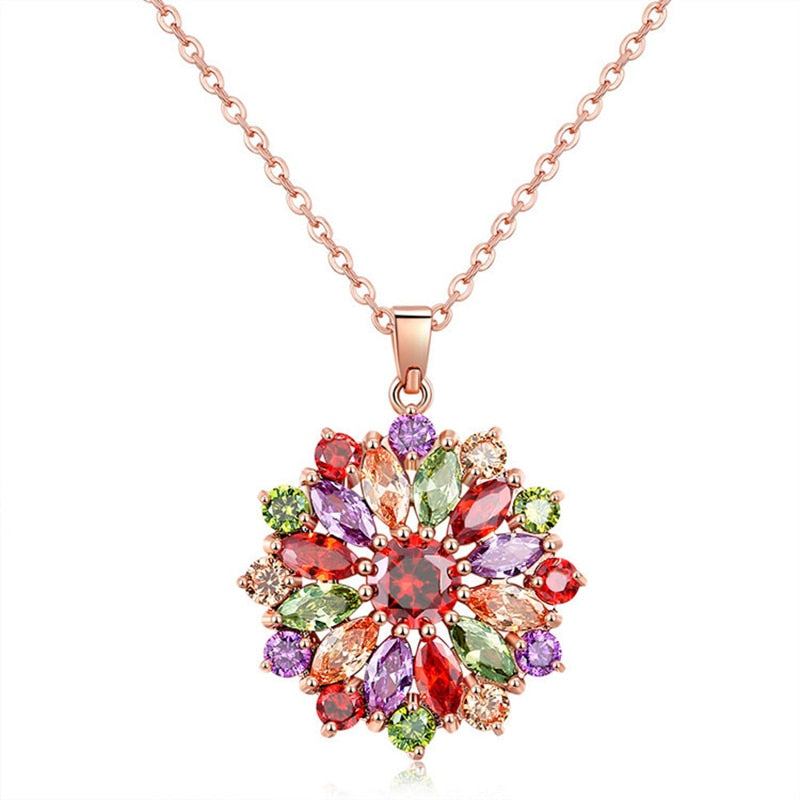 Skimrande blommigt halsband med zirkoner