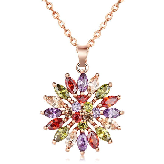 Skimrande blommigt halsband med zirkoner