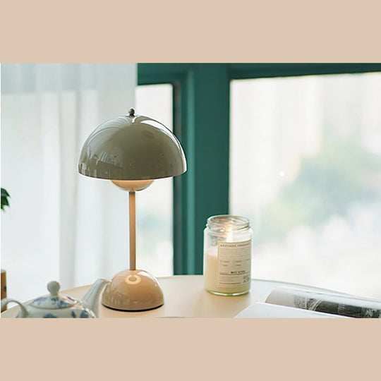 Uppladdningsbar bordslampa med svamp