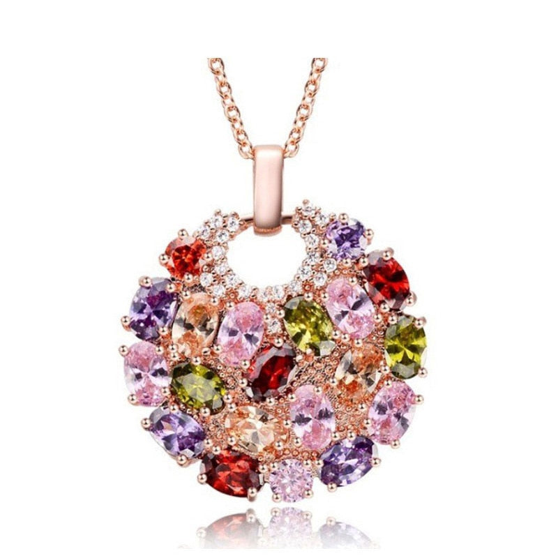 Skimrande blommigt halsband med zirkoner