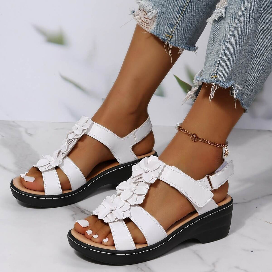 Sandaler Med Blommiga Kilar