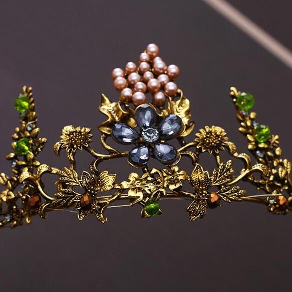 Skogsdrottning Tiara