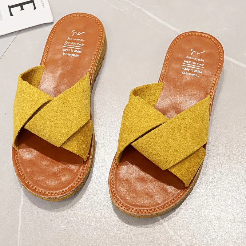 Sandaler med kors och tvärband