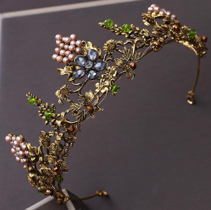 Skogsdrottning Tiara