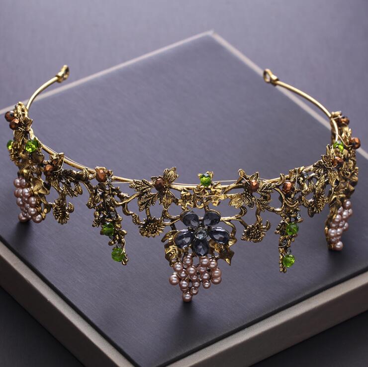 Skogsdrottning Tiara