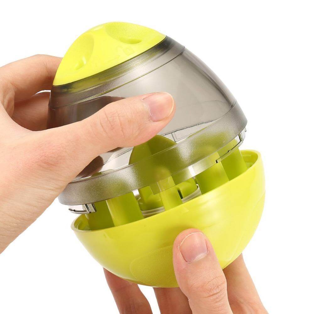 Interaktiv hundmatare boll