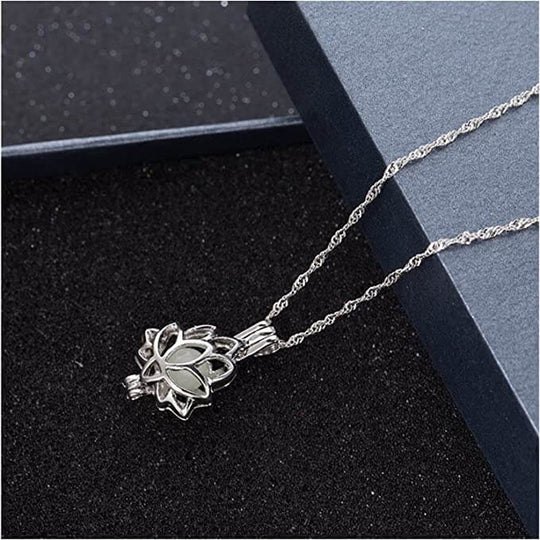 Glödande Lotusblomma Halsband