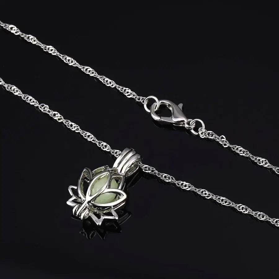 Glödande Lotusblomma Halsband