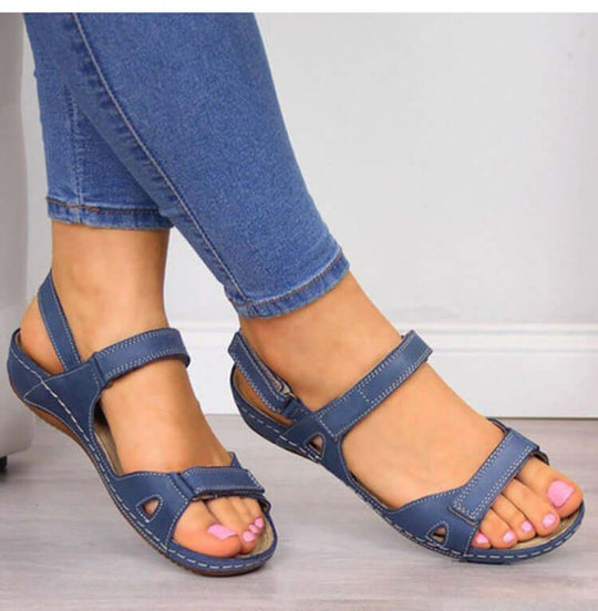 Sandaler med platt tå och kardborreband